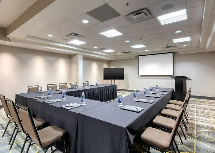 Holiday Inn & Suites Atlanta Airport North