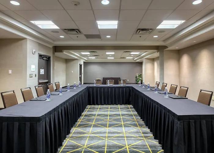 Holiday Inn & Suites Atlanta Airport North